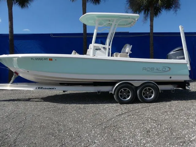 Slide: The Image of Robalo 246 Cayman 2019 - 6