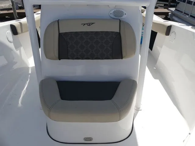 Slide: The Image of Tidewater 220 LXF 2021 - 21