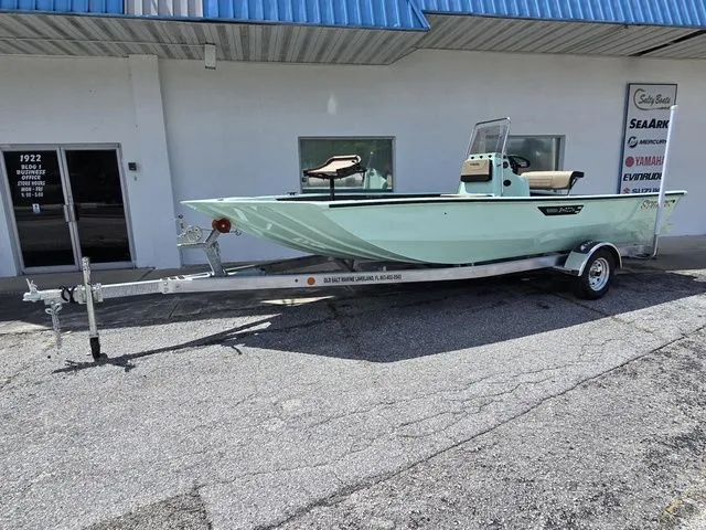 The Image of SeaArk SHADOW 20T CC 2026 - undefined