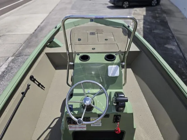 Slide: The Image of SeaArk SHADOW 20T CC 2026 - 4