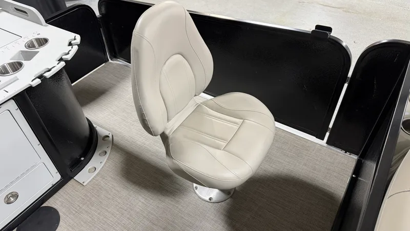 Slide: The Image of Premier 230 SUNSATION ANGLER 2023 - 61