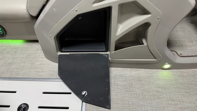 Slide: The Image of Premier 230 SUNSATION ANGLER 2023 - 33