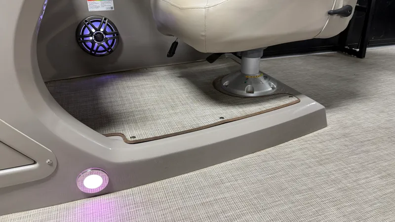 Slide: The Image of Premier 230 SUNSATION ANGLER 2023 - 35