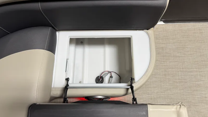 Slide: The Image of Premier 230 SUNSATION ANGLER 2023 - 49