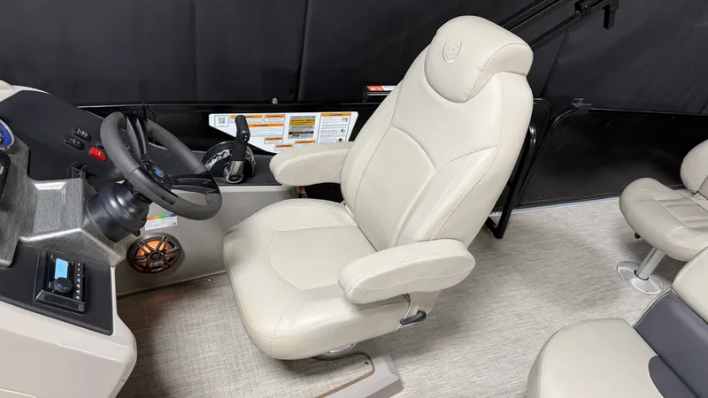 Slide: The Image of Premier 230 SUNSATION ANGLER 2023 - 36