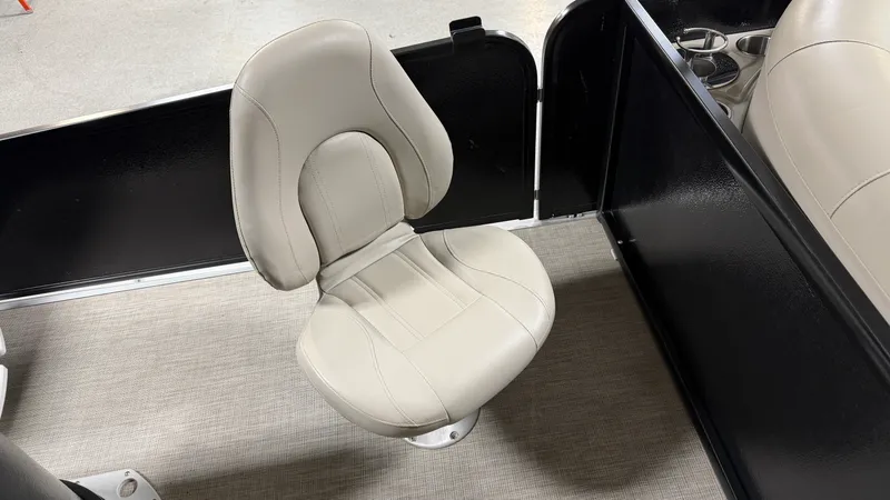 Slide: The Image of Premier 230 SUNSATION ANGLER 2023 - 62