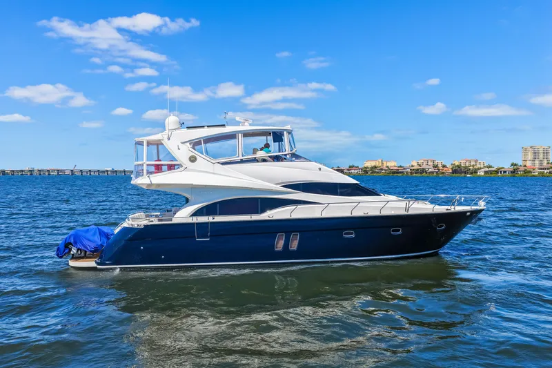 Slide: The Image of Luxury 2007 Marquis 59 Markham Edition yacht cruising on a sunny day. - 19