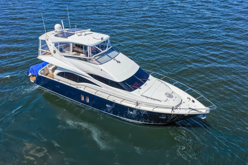 Slide: The Image of Luxury 2007 Marquis 59 Markham Edition yacht cruising on open water. - 24