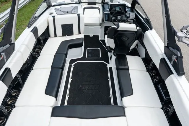 Slide: The Image of Malibu Wakesetter 23 LSV 2024 - 11