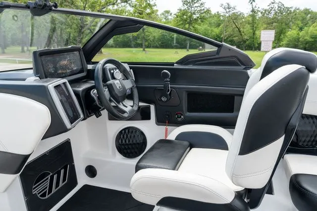 Slide: The Image of Malibu Wakesetter 23 LSV 2024 - 12