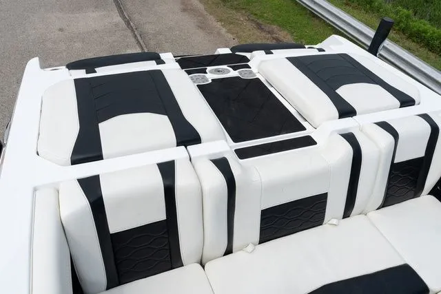 Slide: The Image of Malibu Wakesetter 23 LSV 2024 - 6