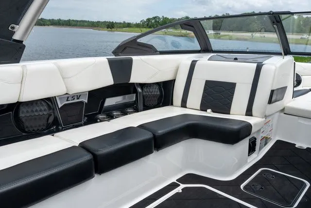 Slide: The Image of Malibu Wakesetter 23 LSV 2024 - 8