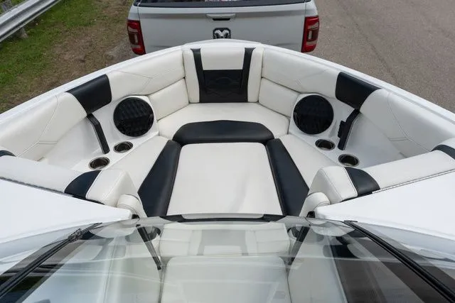 Slide: The Image of Malibu Wakesetter 23 LSV 2024 - 9