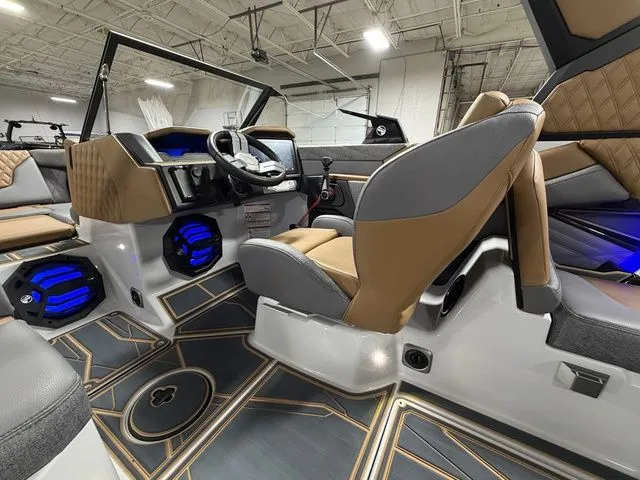 Slide: The Image of Tigé 22RZX 2026 - 13