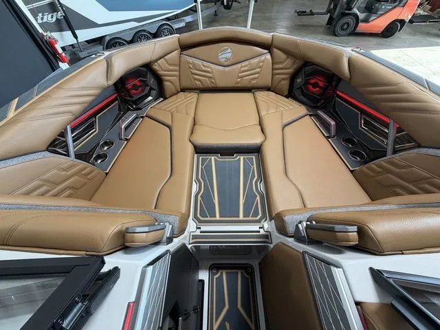 Slide: The Image of Tigé Ultré 23ZX 2026 - 17