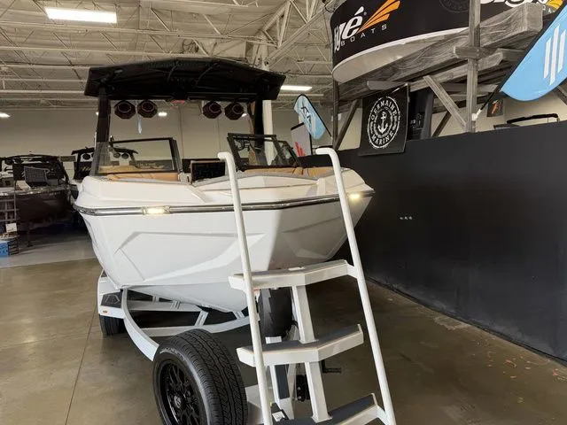 Slide: The Image of Tigé Ultré 23ZX 2026 - 3