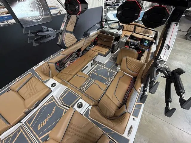 Slide: The Image of Tigé Ultré 23ZX 2026 - 8