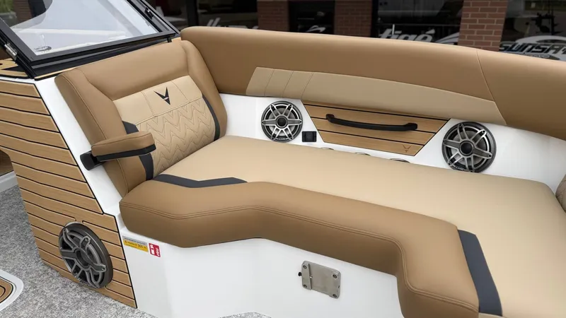 Slide: The Image of Revel RS25L 2026 - 14