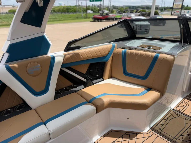 Slide: The Image of Tigé 23ZX 2022 - 12