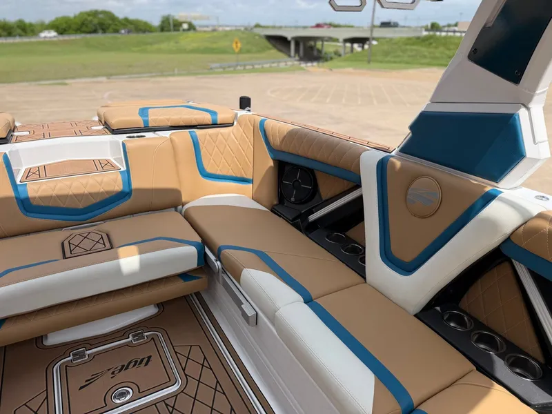 Slide: The Image of Tigé 23ZX 2022 - 13