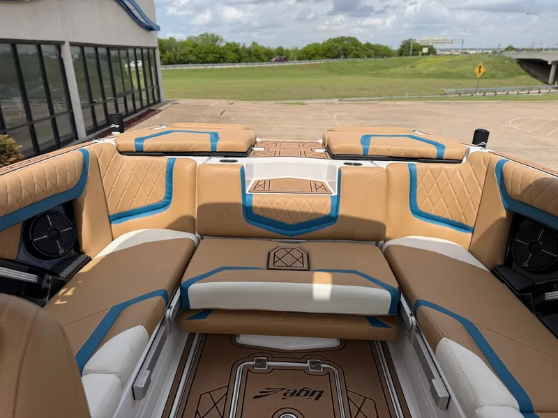 Slide: The Image of Tigé 23ZX 2022 - 14