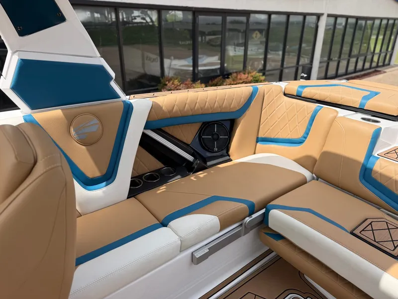 Slide: The Image of Tigé 23ZX 2022 - 15