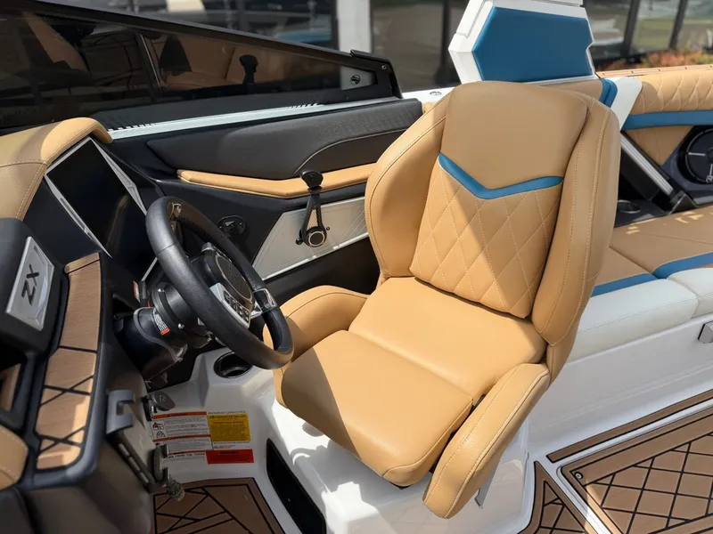 Slide: The Image of Tigé 23ZX 2022 - 16