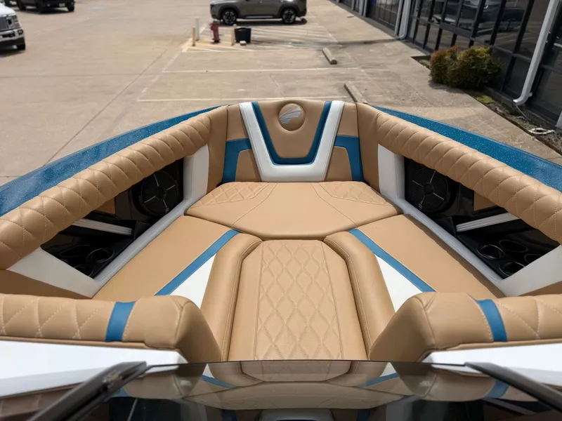 Slide: The Image of Tigé 23ZX 2022 - 18