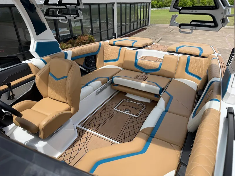 Slide: The Image of Tigé 23ZX 2022 - 21