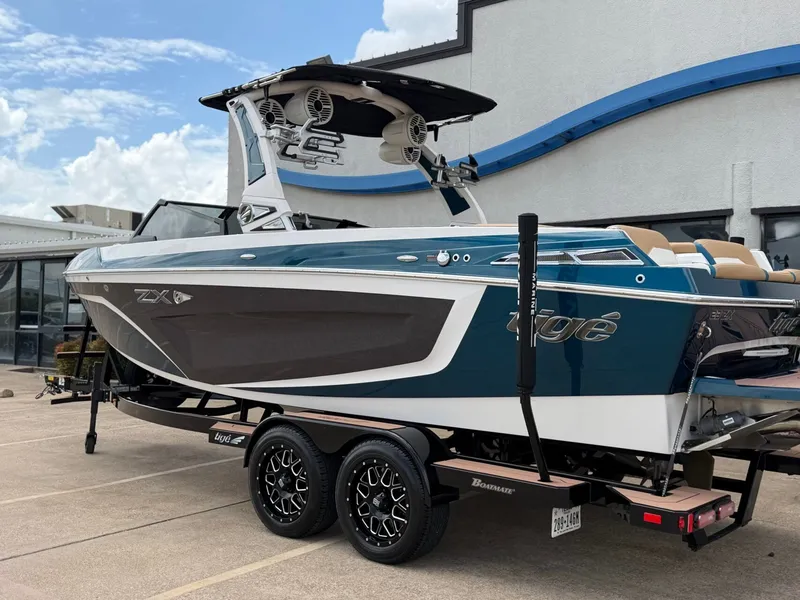 Slide: The Image of Tigé 23ZX 2022 - 3