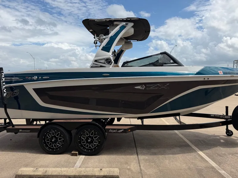 Slide: The Image of Tigé 23ZX 2022 - 6