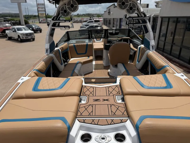 Slide: The Image of Tigé 23ZX 2022 - 8