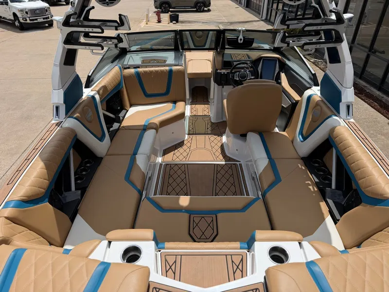 Slide: The Image of Tigé 23ZX 2022 - 9