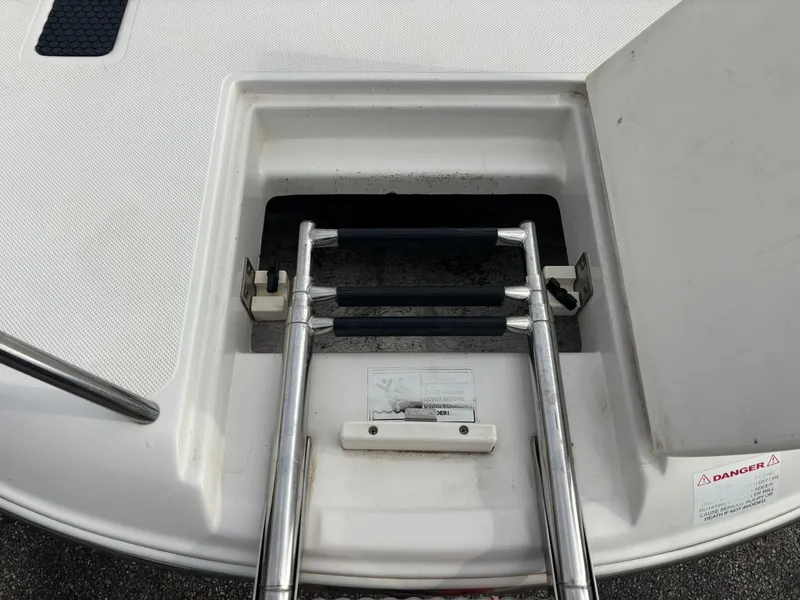 Slide: The Image of Ebbtide 2400 Sc 2004 - 9