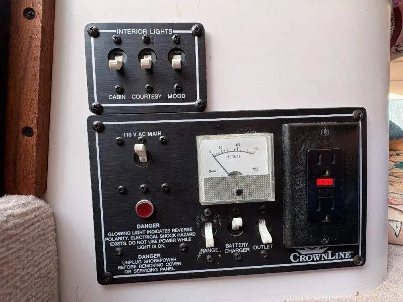 Slide: The Image of Crownline Boats 210 BR 1995 - 61