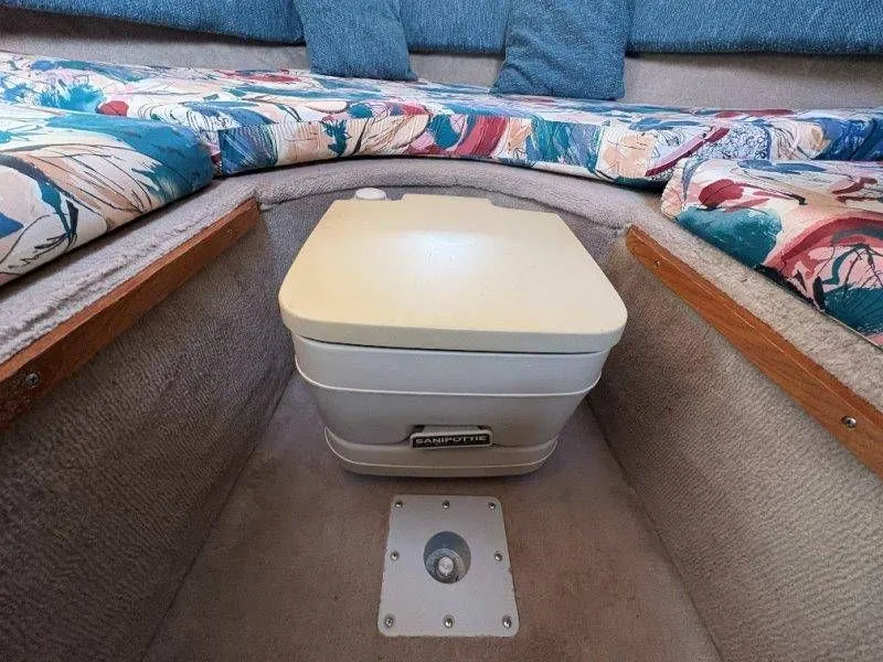 Slide: The Image of Crownline Boats 210 BR 1995 - 84