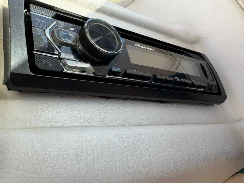 Slide: The Image of Crownline Boats 210 BR 1995 - 88