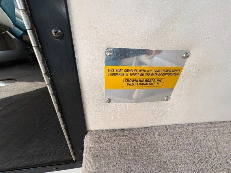 Slide: The Image of Crownline Boats 210 BR 1995 - 89