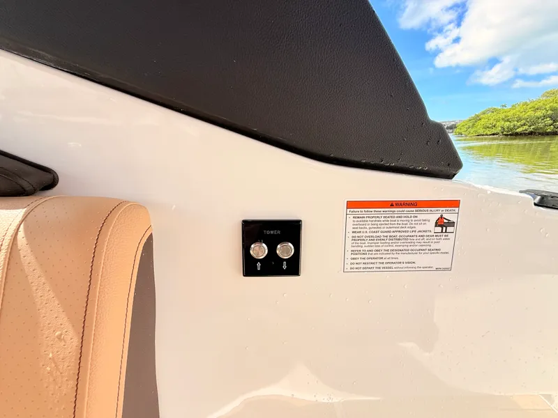 Slide: The Image of Sea Ray SLX 260 Outboard 2027 - 33