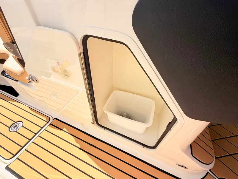 Slide: The Image of Sea Ray SLX 260 Outboard 2027 - 54