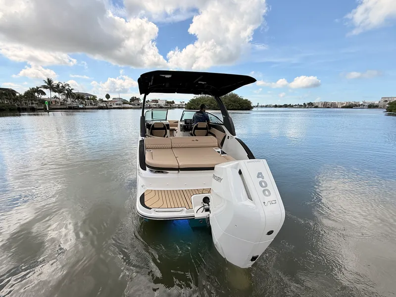 Slide: The Image of Sea Ray SLX 260 Outboard 2027 - 4
