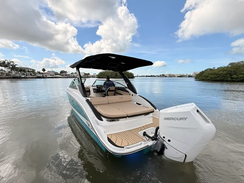 Slide: The Image of Sea Ray SLX 260 Outboard 2027 - 3
