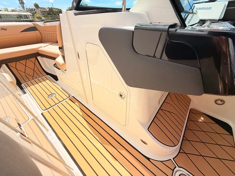 Slide: The Image of Sea Ray SLX 260 Outboard 2027 - 53