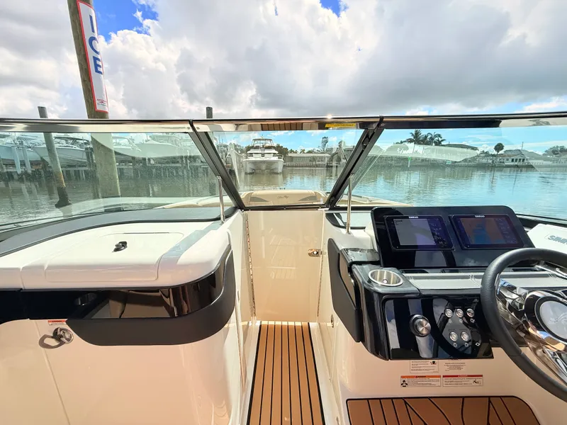 Slide: The Image of Sea Ray SLX 260 Outboard 2027 - 56