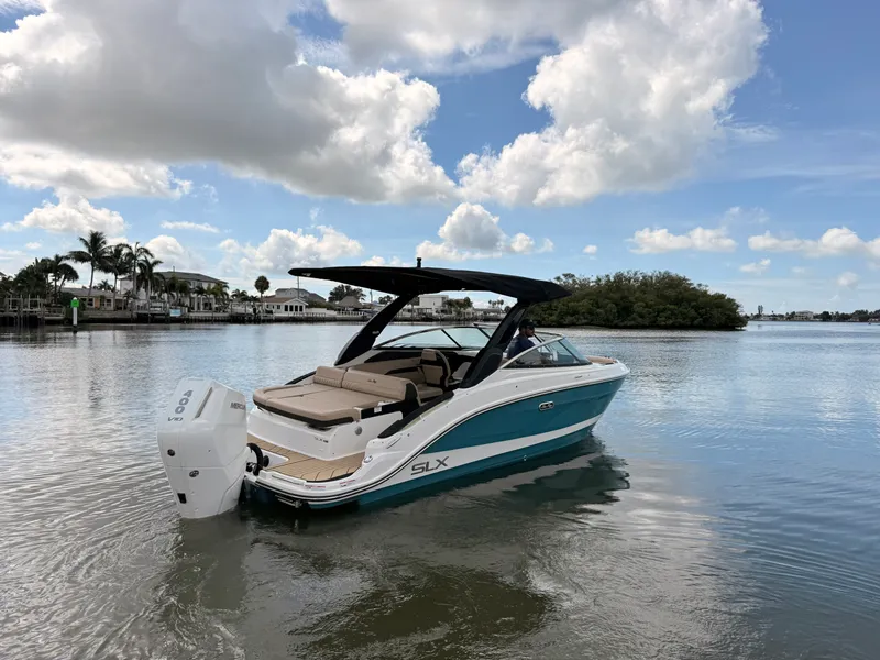 Slide: The Image of Sea Ray SLX 260 Outboard 2027 - 7