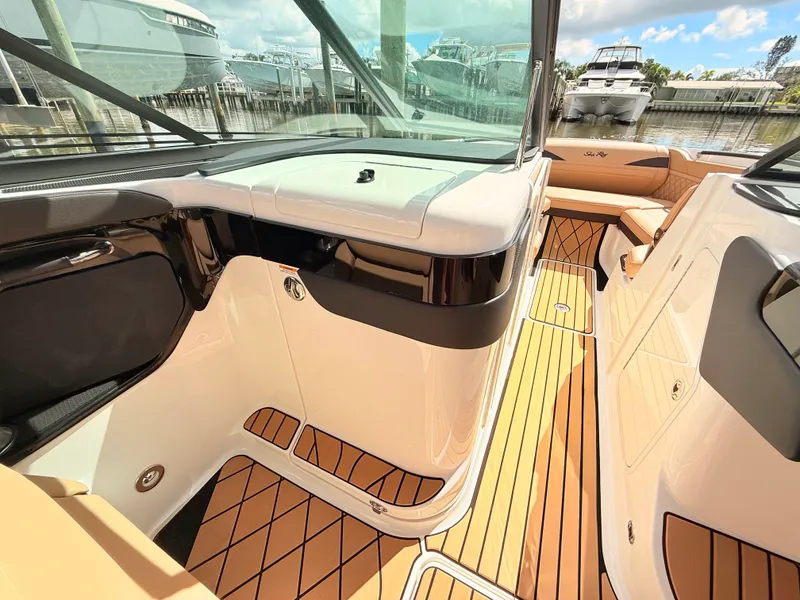 Slide: The Image of Sea Ray SLX 260 Outboard 2027 - 49