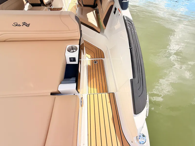 Slide: The Image of Sea Ray SLX 260 Outboard 2027 - 27
