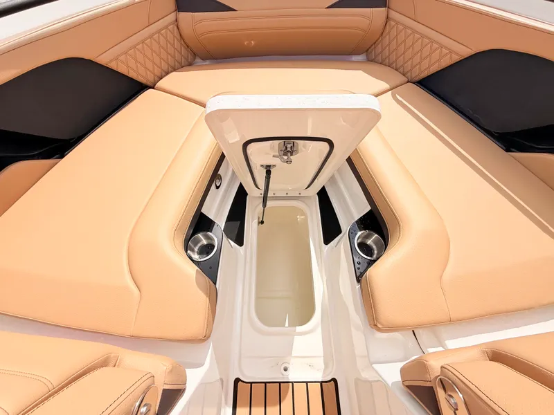 Slide: The Image of Sea Ray SLX 260 Outboard 2027 - 59