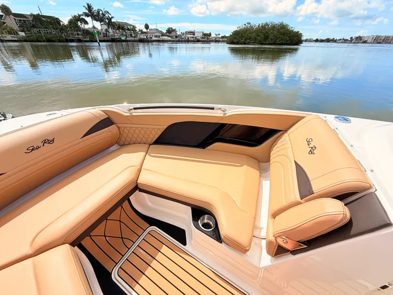 Slide: The Image of Sea Ray SLX 260 Outboard 2027 - 61