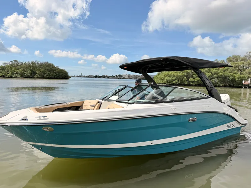 Slide: The Image of Sea Ray SLX 260 Outboard 2027 - 18